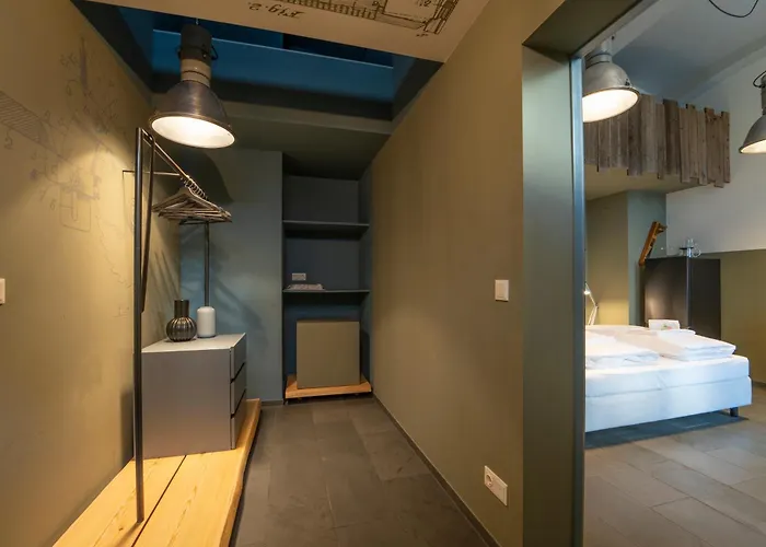 Awerner Belvedere - Der Tischler Vienna